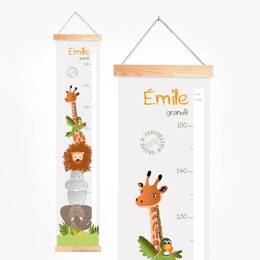 Toise tissu et bois des animaux de la jungle les uns sur les autres