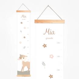 Une adorable biche sur une toise tissu et bois personnalisée