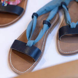 La sandale Moderno Pervenche