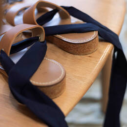 La sandale Iconico Freesia - Talon compensé