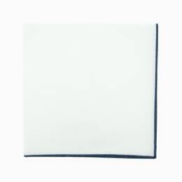 Pochette de costume blanche à liseré bleu marine