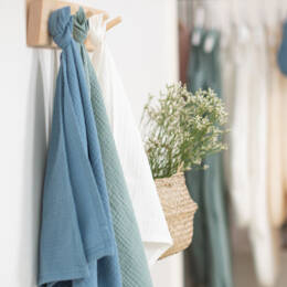 Lange bébé en gaze de coton bio bleu orage 60x60cm