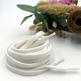 Lacets plats Navy Maé - Au choix : noir, bleu foncé, blanc - Polyester recyclé - Longueurs : 90 ou 120 cm - Largeur : 7 mm