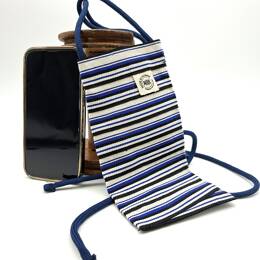 Isla- l'élégance des lignes blanches, bleues et noir pour cette pochette de smartphone