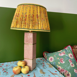 Abat-jour tambour - Mimosa fleurs oranges et rouges - Fond curry