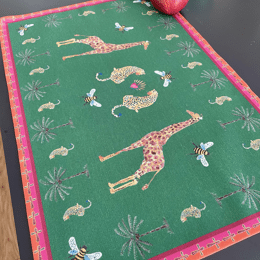 Sets de table - Tissu anti-tâches - Motifs girafes et léopards - Fond uni vert