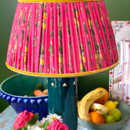 Abat-jour tambour - fleurs et citrons - Fond rose