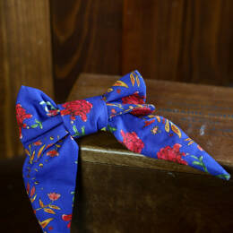 Grand noeud Natalia - Motif fleuri fond bleu indigo