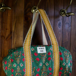 Sac polochon maxi Nicolaï - Motif fleuri fond vert sapin