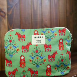 Pochette ordinateur Valentina - Motif poupées russes fond vert