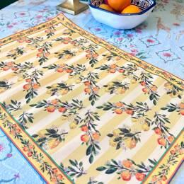 Set de table - Tissu anti-taches - Motifs oranges et citrons - Fond rayé jaune et curry