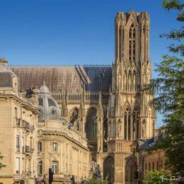 Tableau sur toile 65x65 cm - Tableau cathédrale de Reims vue du côté - Impression sur toile murale décorative avec châssis en Bois - Fabriqué en Franc